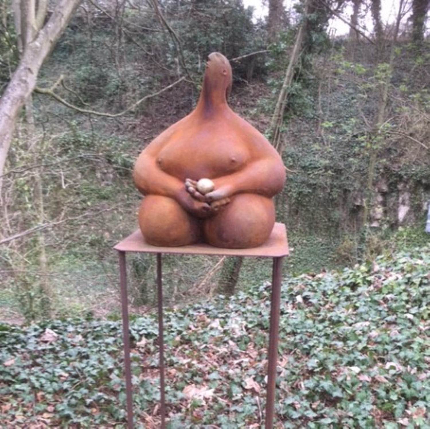 Adriana%20Nichting,%20Boeddhavrouw%20met%20ei.JPG